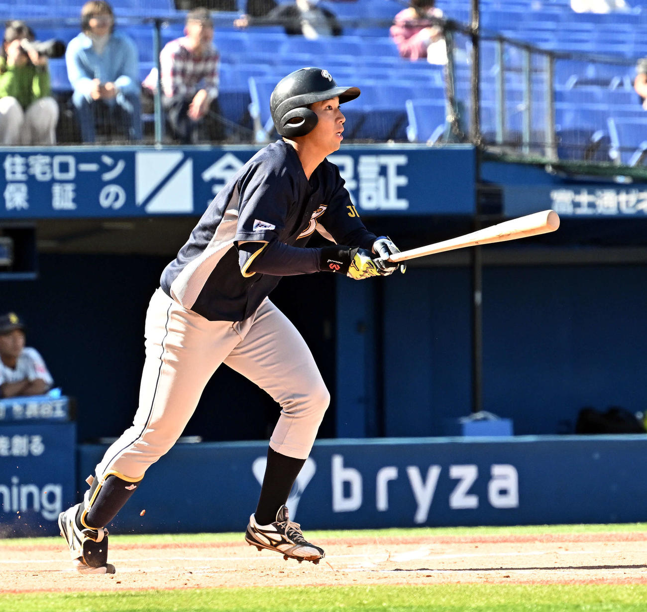 上武大対国際武道大　1回表上武大2死、島村は先制右越えソロ本塁打を放つ（撮影・滝沢徹郎）