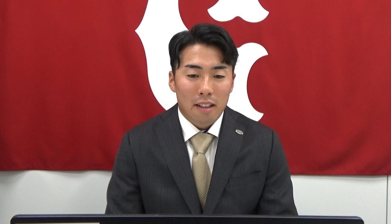 契約更改を終え、会見する巨人浅野