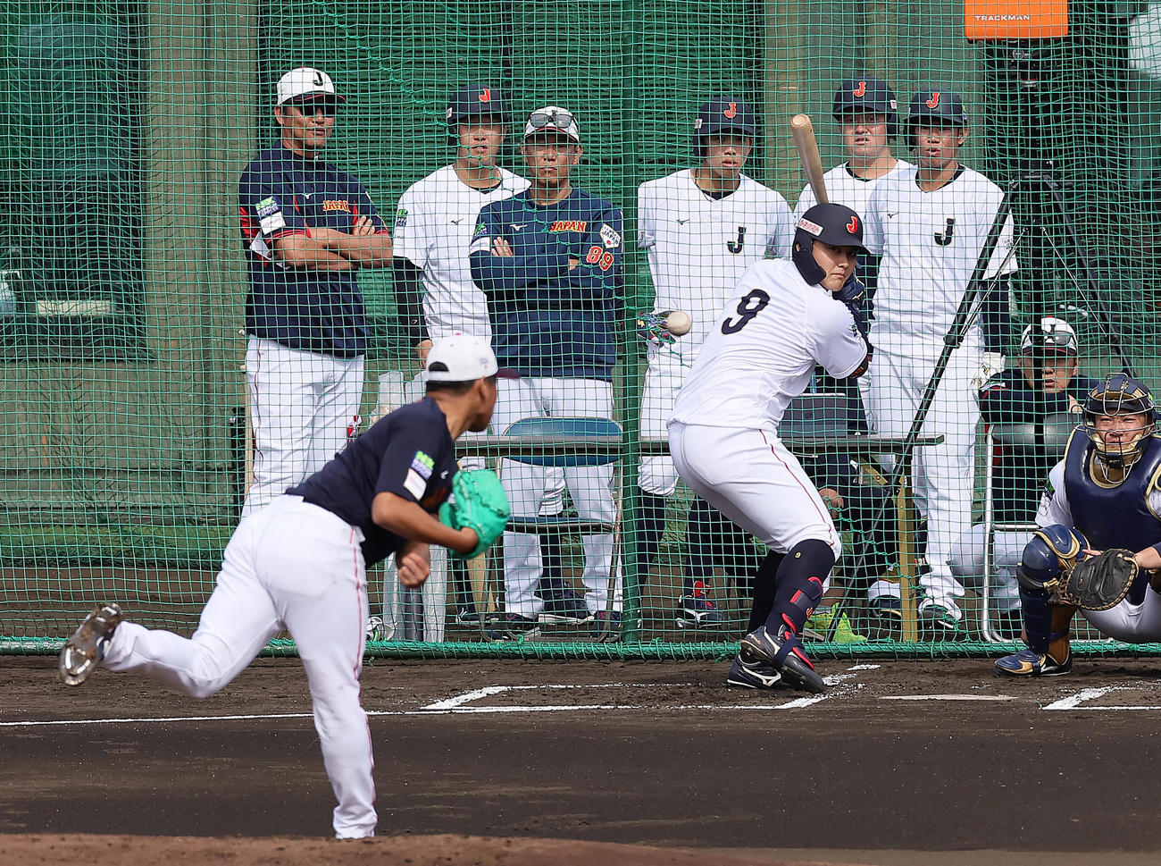 ライブBPに臨む野口。投手田口（撮影・足立雅史）