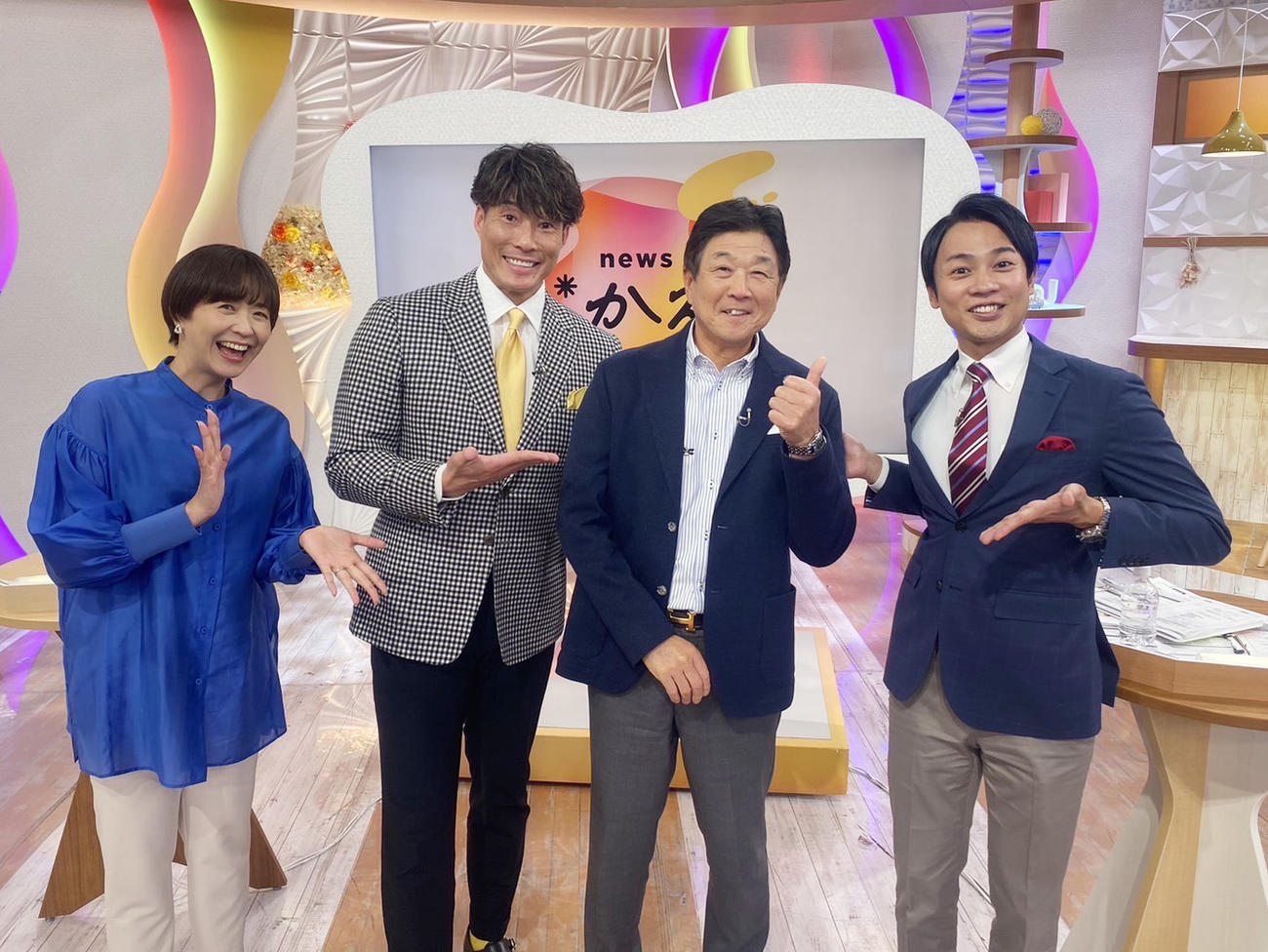 ABCテレビ「newsおかえり」に出演した阪神平田ヘッドコーチ（右から2人目）左から武田和歌子アナ、糸井嘉男氏、ひとりおいて横山太一アナ（球団提供）