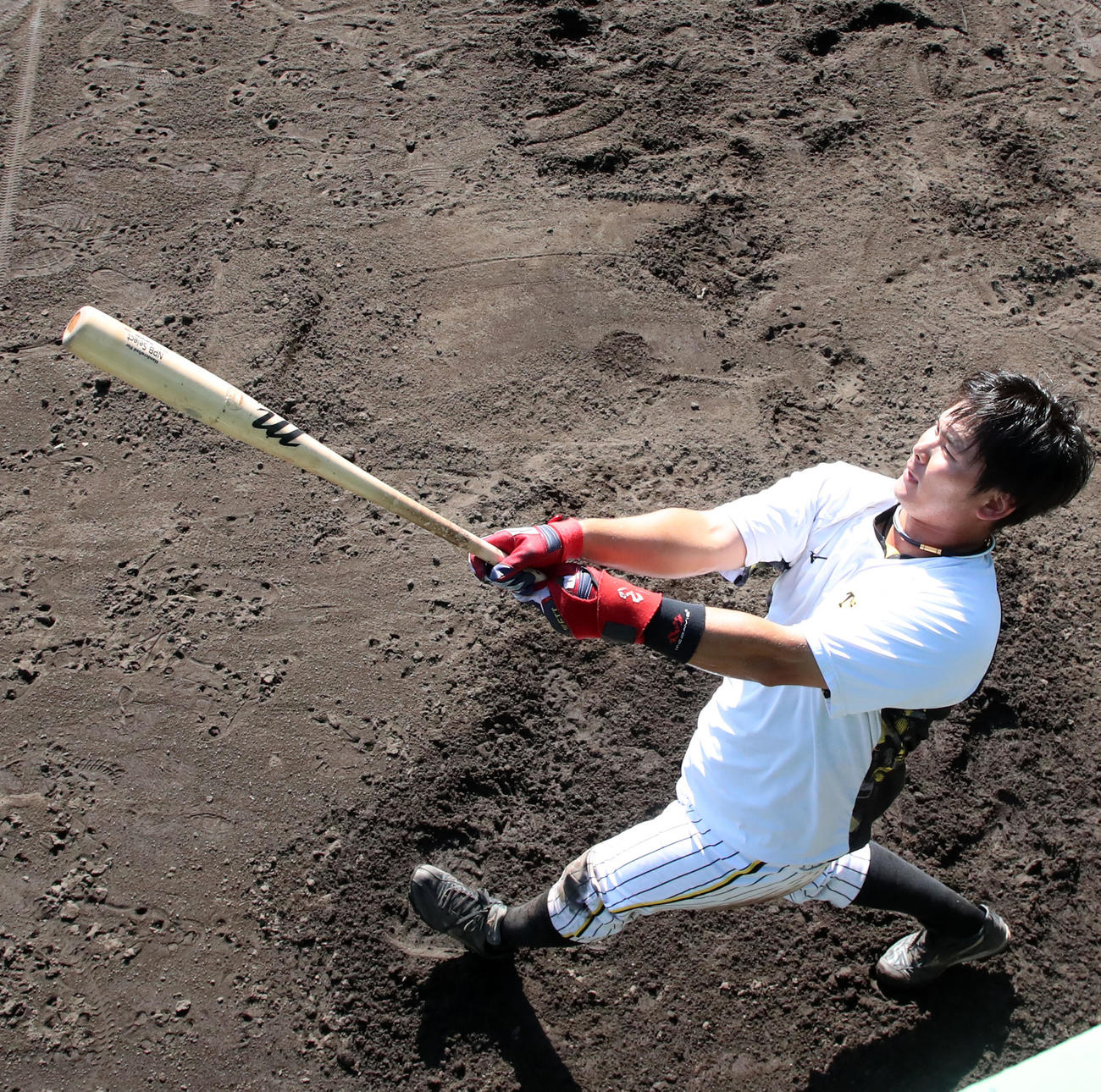 ロングティー打撃を行う野口（撮影・加藤哉）