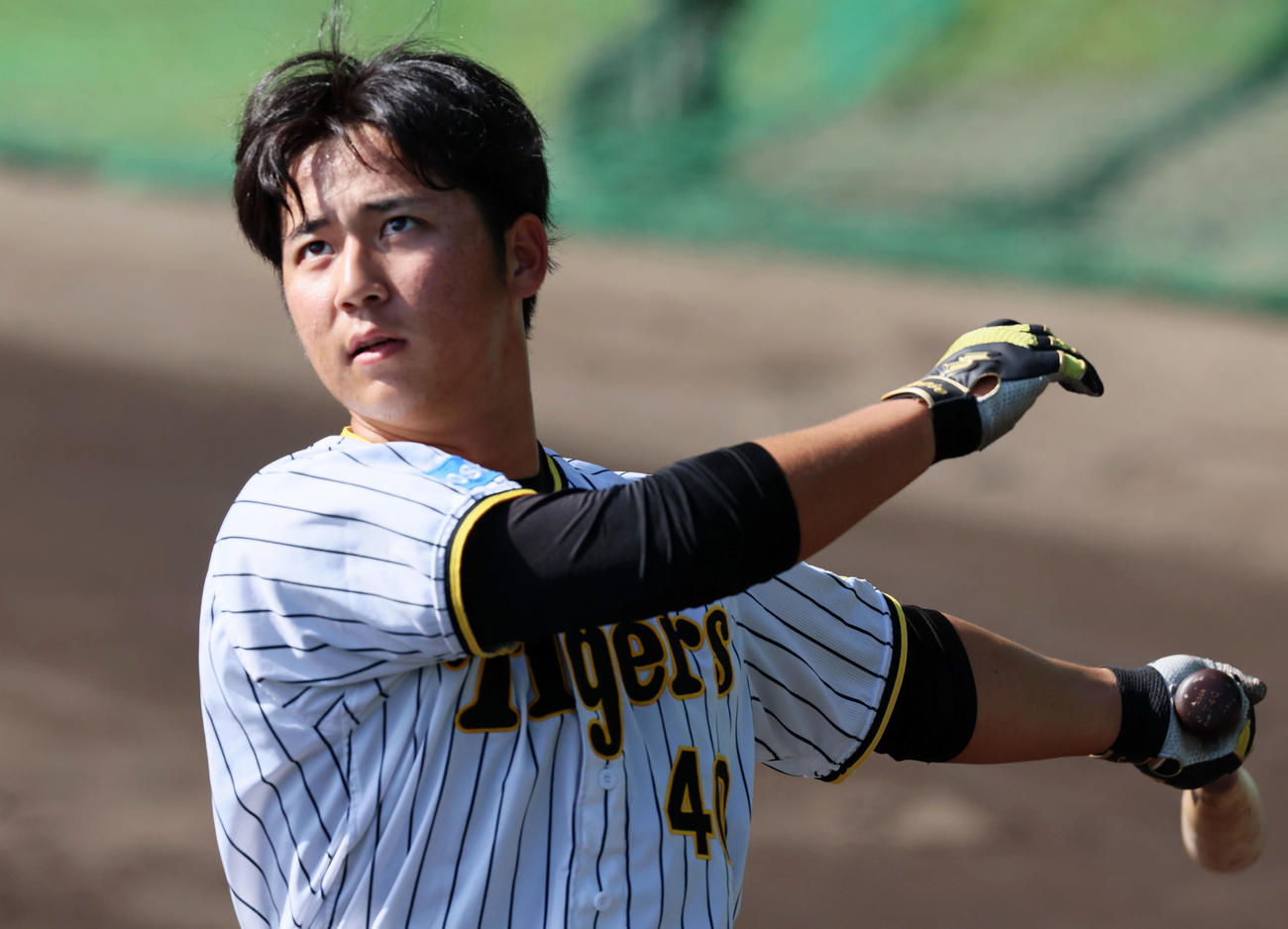ロングティー打撃を行う井坪（撮影・加藤哉）