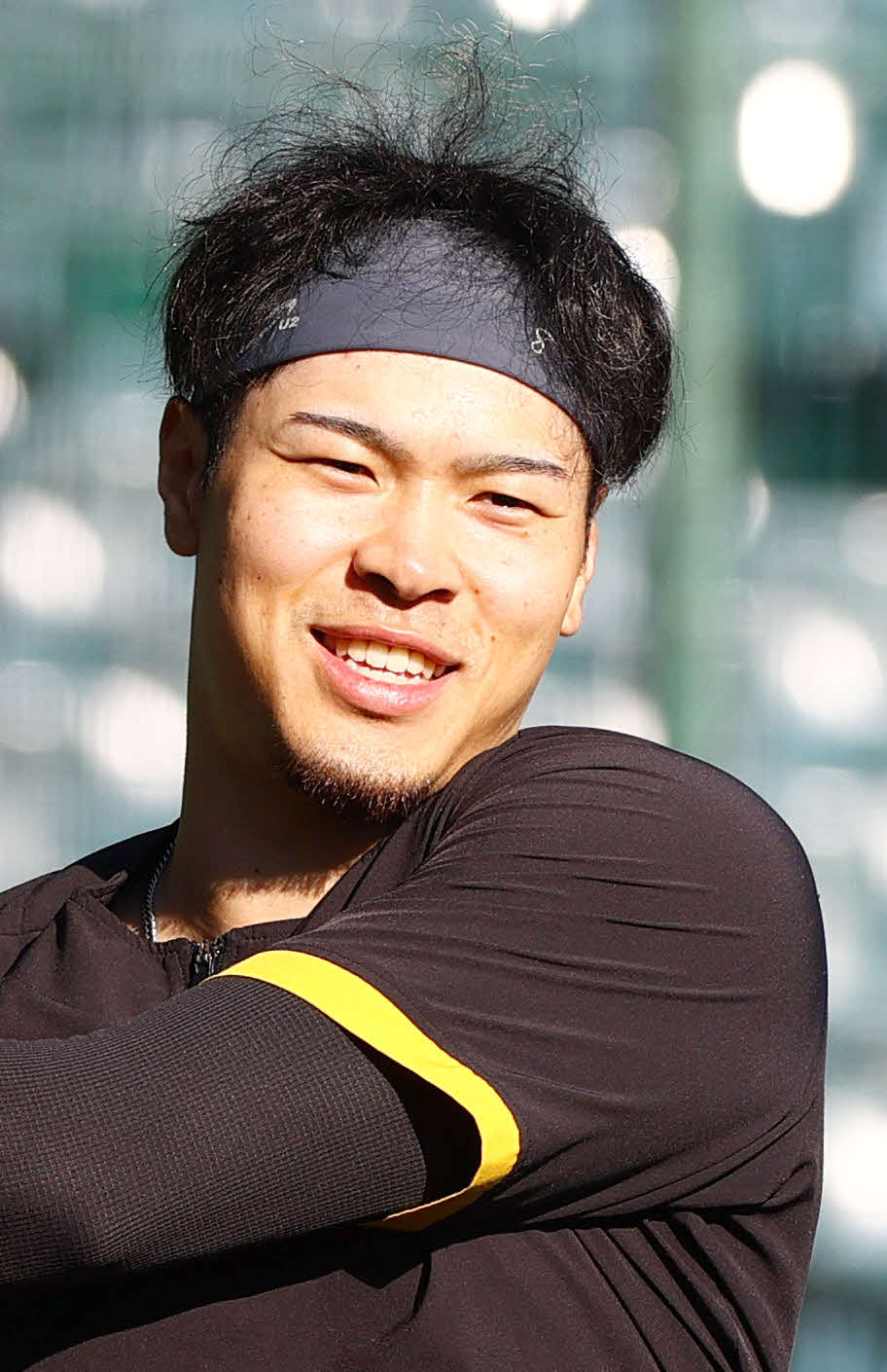 10月31日、練習で笑顔をみせる阪神佐藤輝明