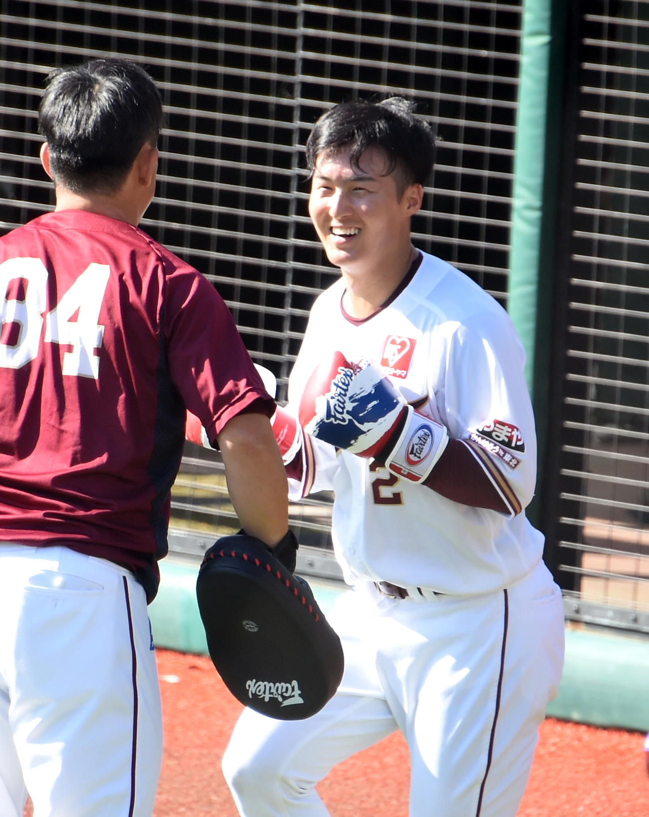 笑顔でボクササイズのメニューをこなす太田