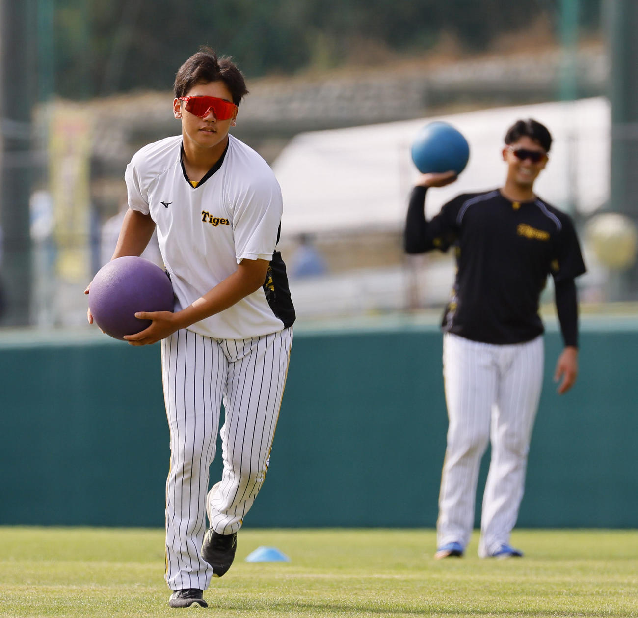 阪神秋季キャンプ　トレーニングをする阪神門別（撮影・藤尾明華）