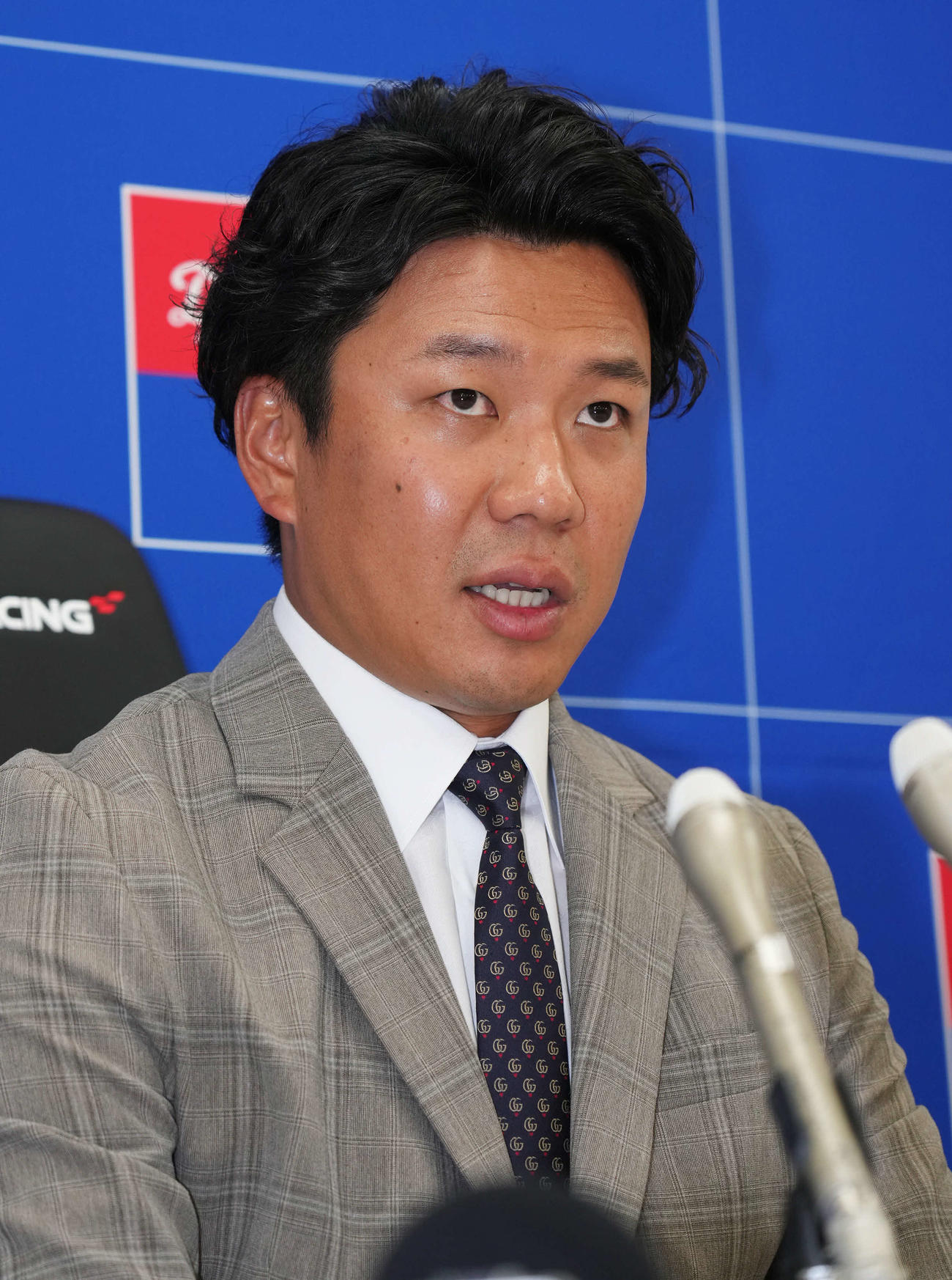 契約更改を終え会見する大野雄（撮影・森本幸一）