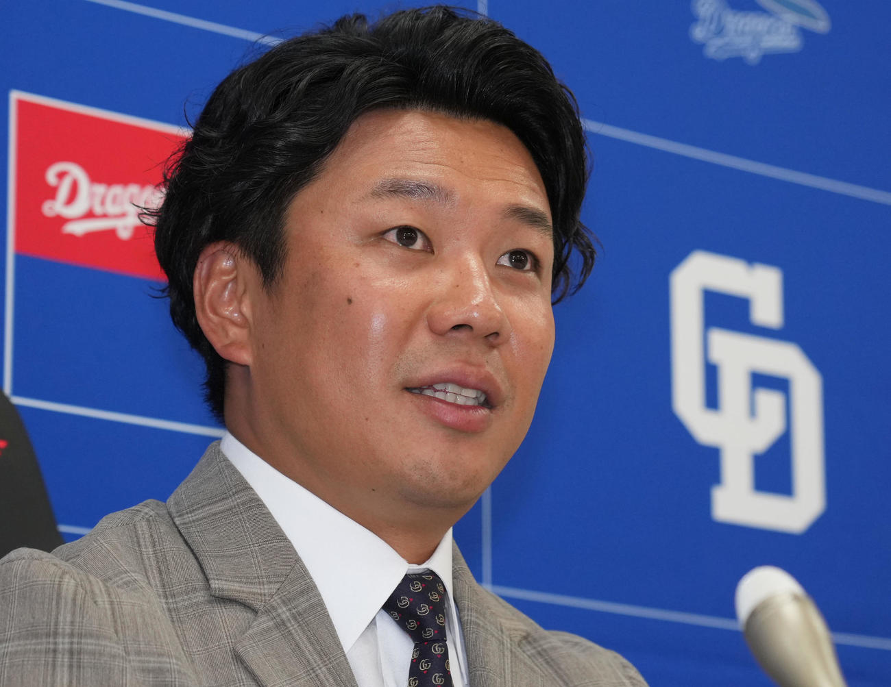 契約更改を終え会見する大野雄（撮影・森本幸一）
