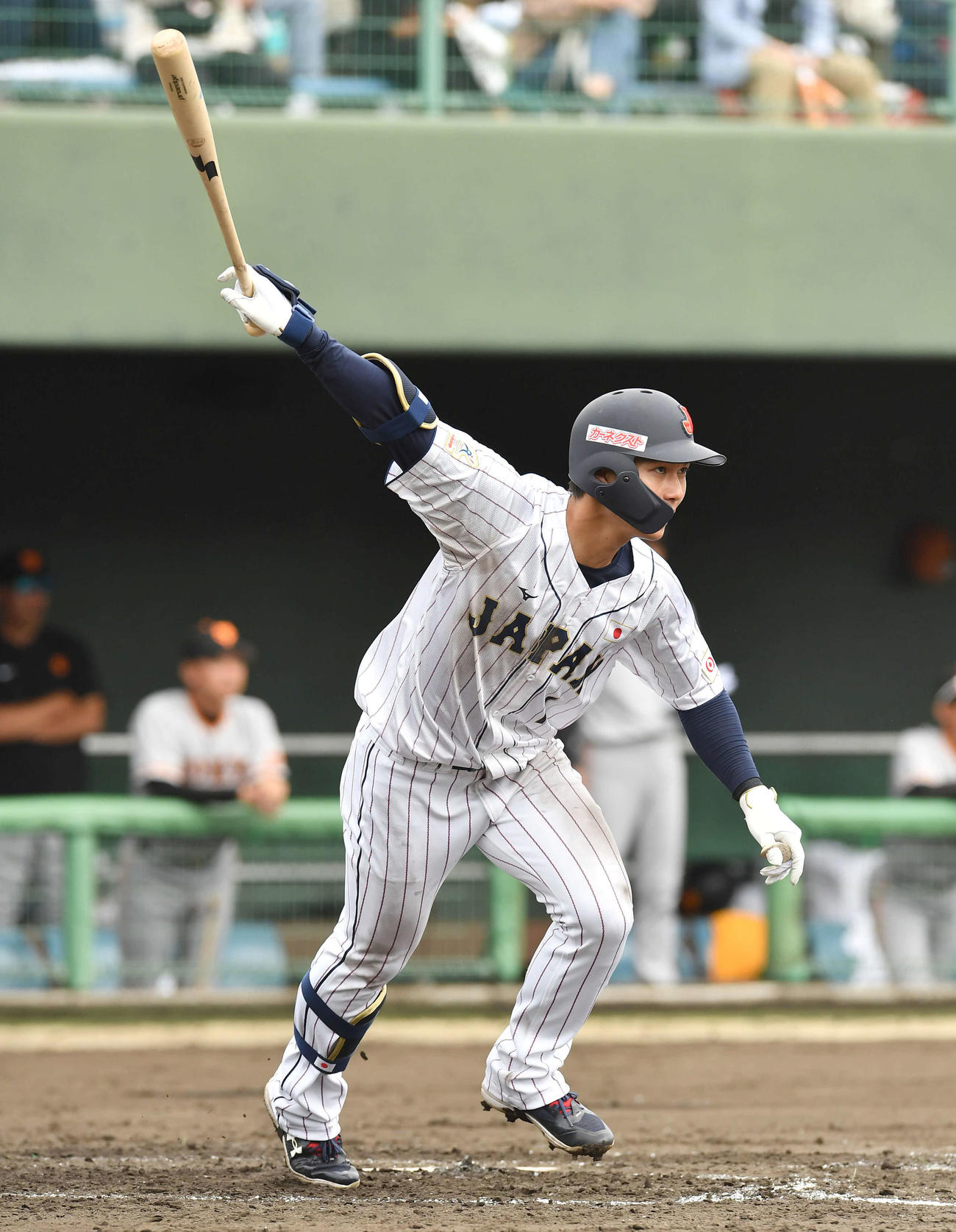 侍ジャパン対巨人　5回表侍ジャパン2死、藤原は右前安打を放つ（撮影・岩下翔太）