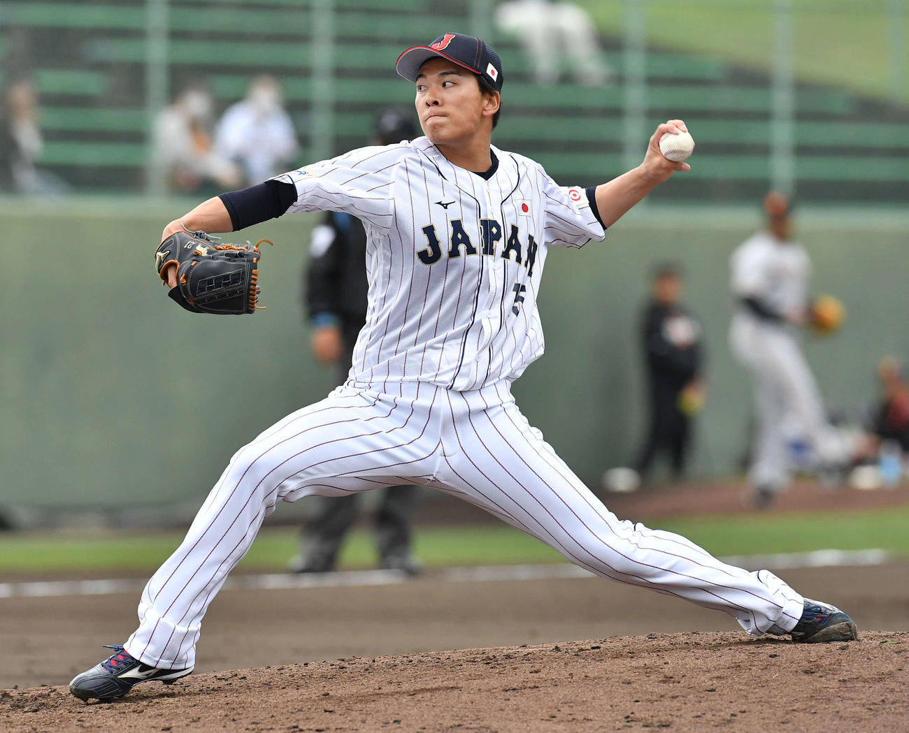 侍ジャパン対巨人　6回裏から登板した、侍ジャパン3番手の早川（撮影・岩下翔太）