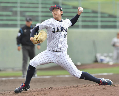 侍ジャパン対巨人　4回裏から登板した、侍ジャパン2番手の隅田（撮影・岩下翔太）