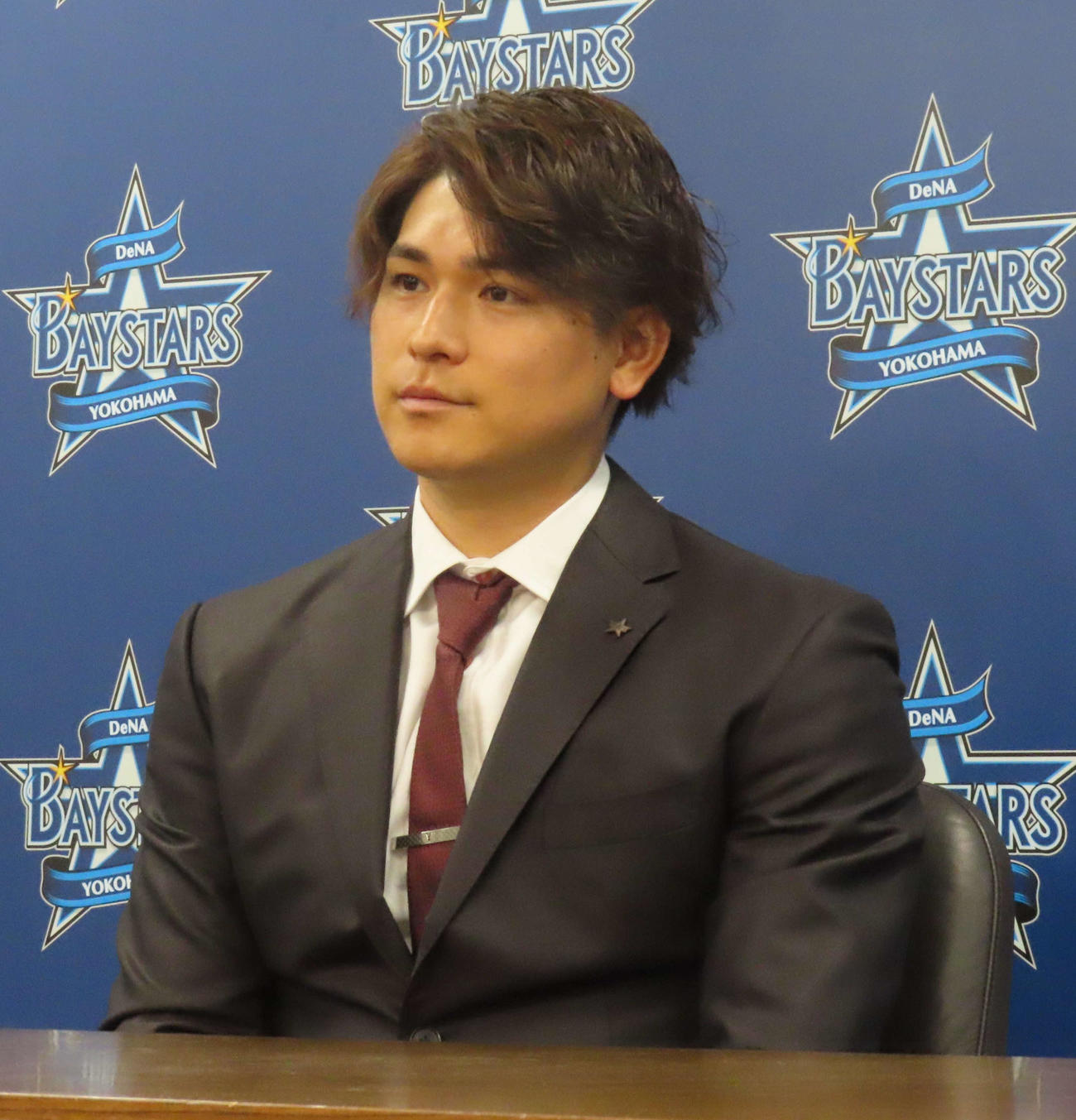 契約更改に臨んだDeNA神里和毅外野手（撮影・黒須亮）