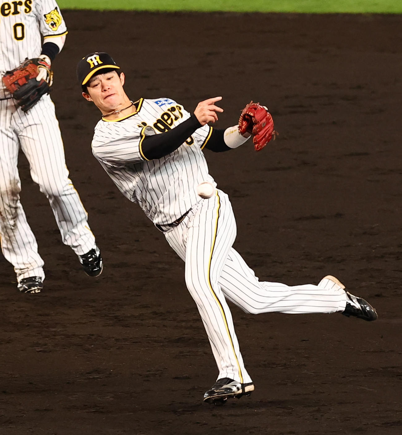 5月2日、中日戦の5回、阪神中野は大島の二ゴロを華麗にさばく