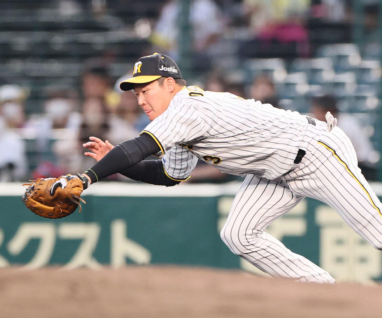 6月5日、ロッテ戦の4回、阪神大山はポランコの打球を好捕する