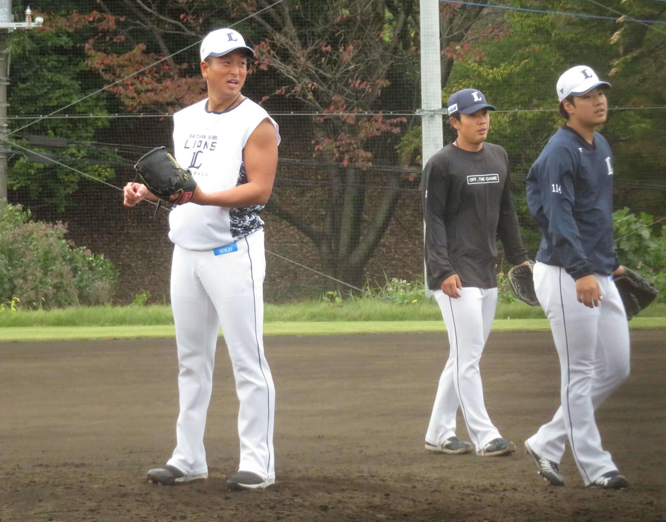 秋でもノースリーブの西武宮川（撮影・金子真仁）