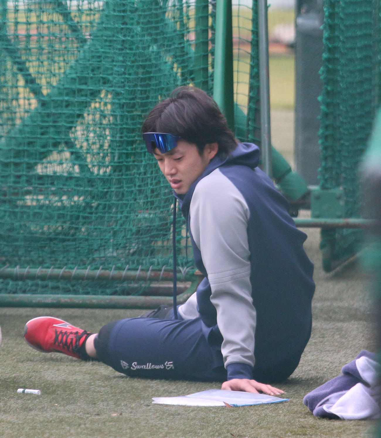 埼玉・戸田の2軍施設で故障後初めて屋外でのトレーニングを行ったヤクルト長岡（撮影・木下大輔）