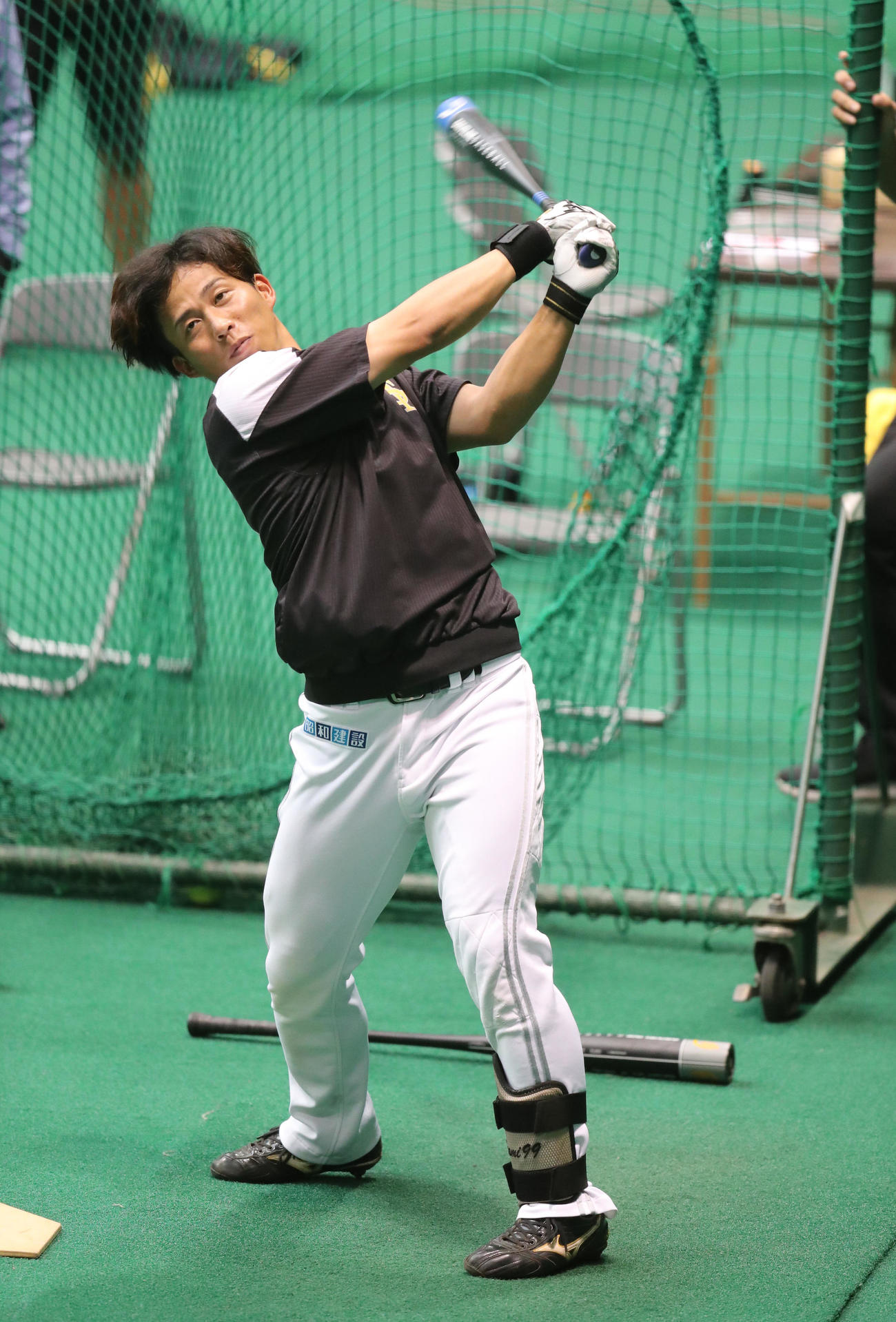 ドライブライン測定の結果を受けフォーム等のチェックをする野村勇（撮影・梅根麻紀）