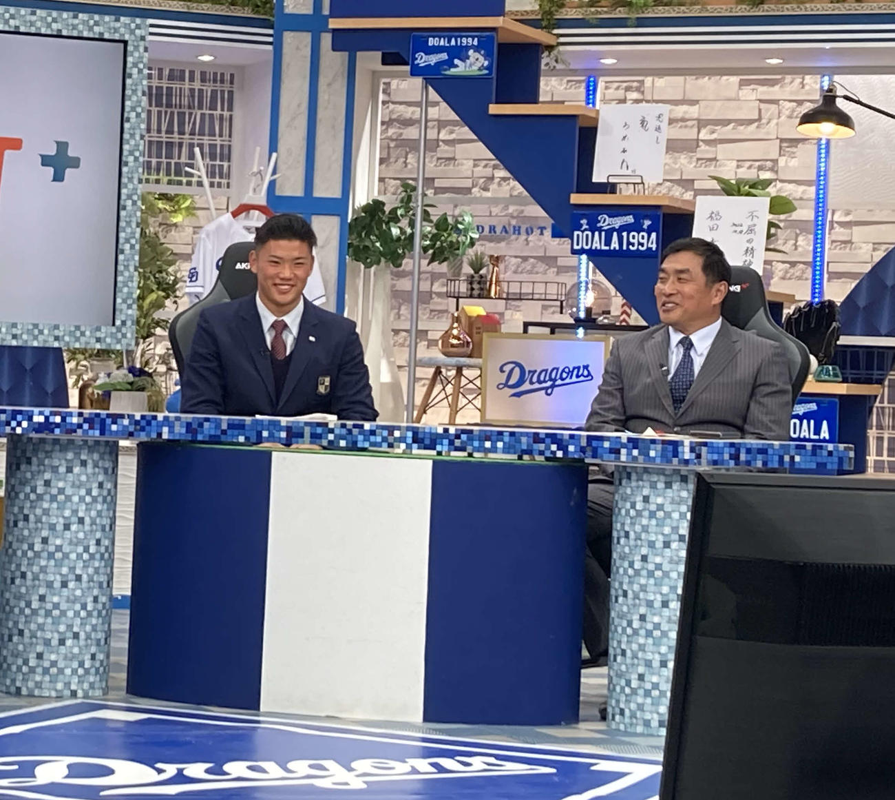 球団OB山本昌氏（右）とテレビ生出演したドラフト4位福田