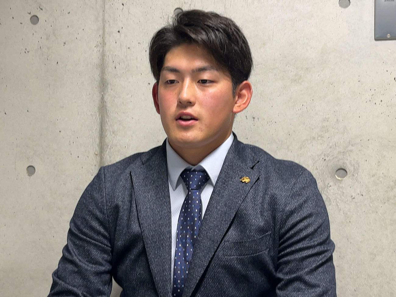 契約更改を終え、オンライン取材に応じる風間（球団提供）