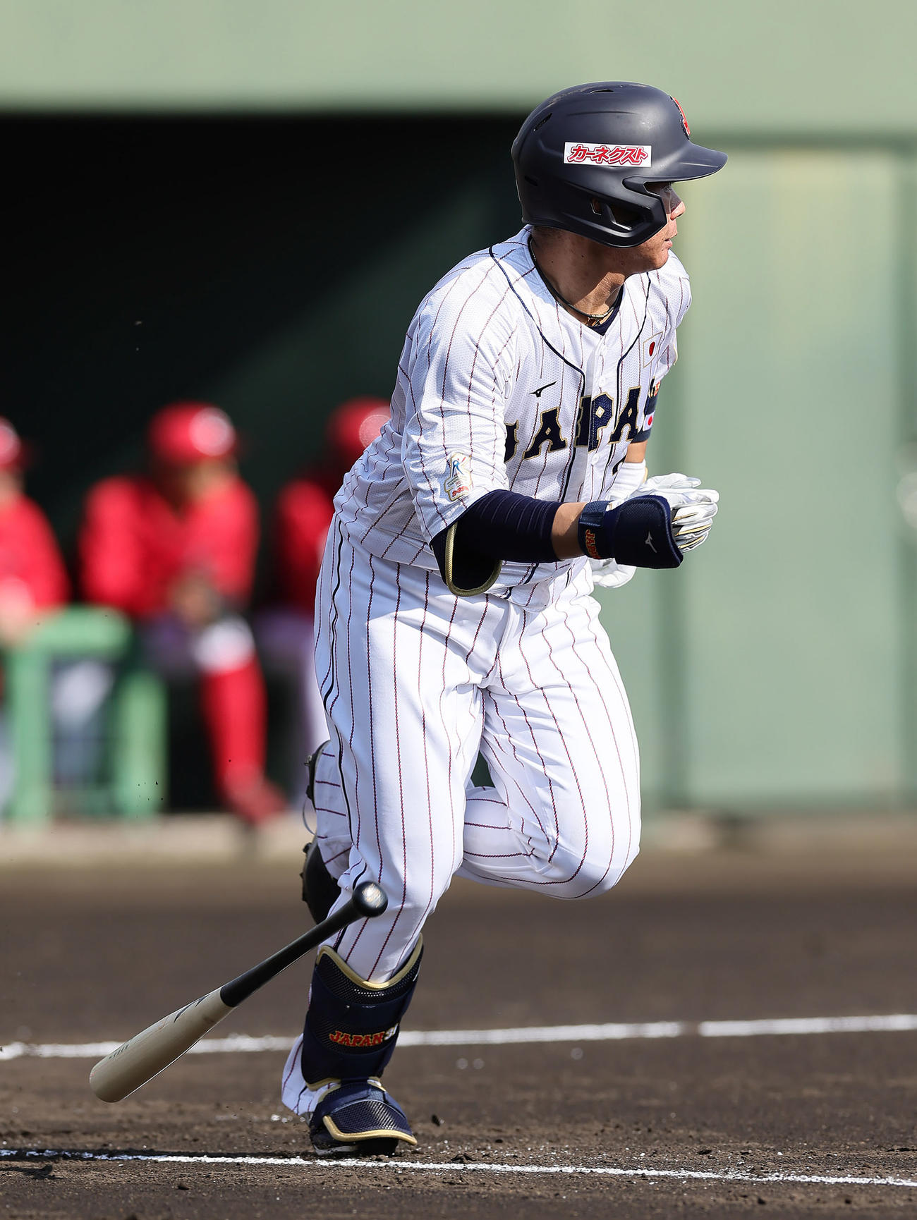 侍ジャパン対広島　2回裏侍ジャパン2死三塁、坂倉は適時内野安打を放つ（撮影・足立雅史）