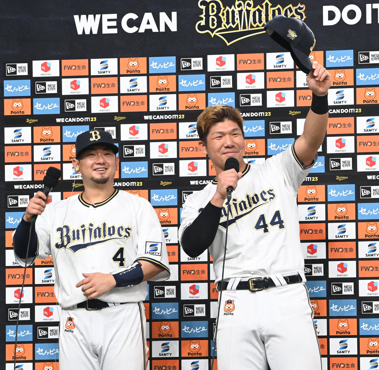 頓宮裕真（右）と森友哉（2023年6月10日撮影）