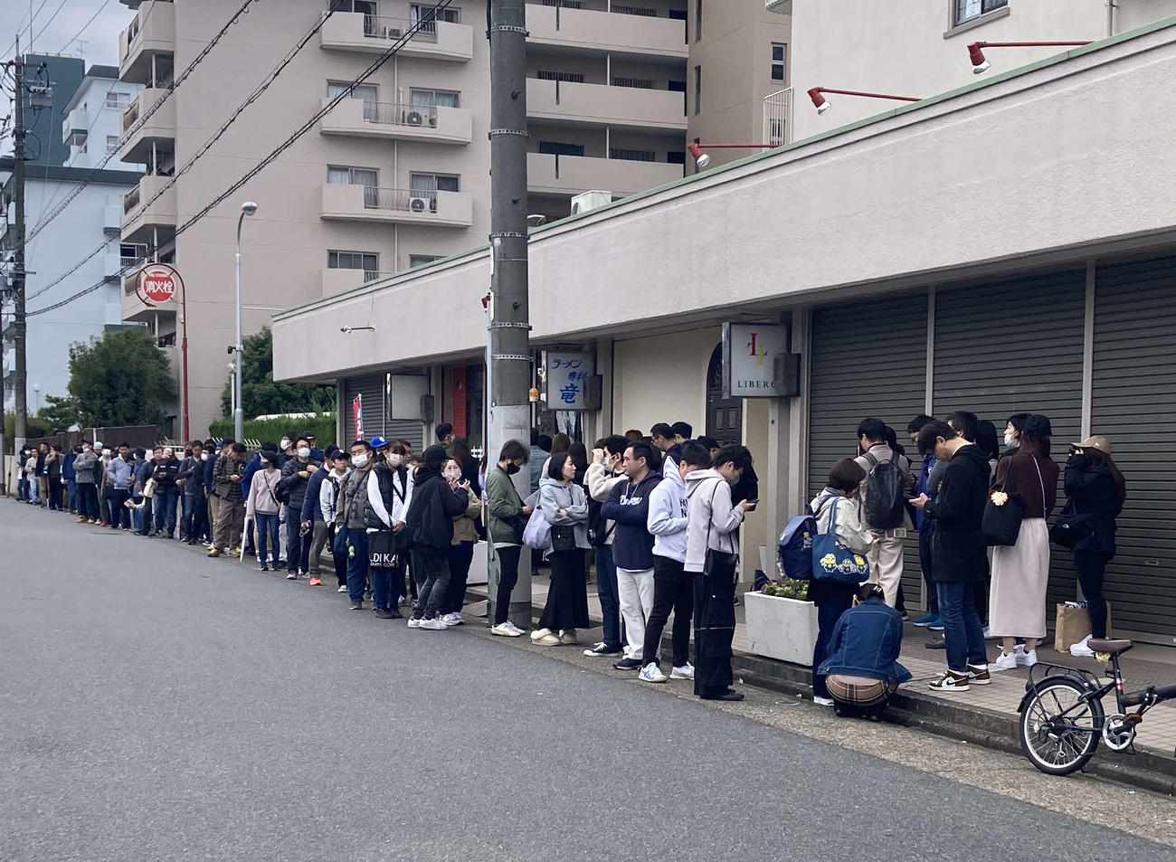 22日に閉店する「ラーメン専科・竜」には大行列ができた