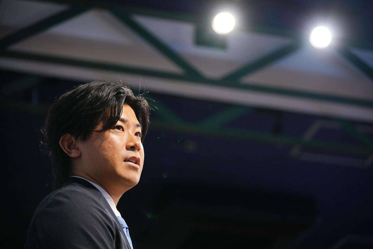 メジャー挑戦を表明し会見に臨むDeNA今永（撮影・垰建太）