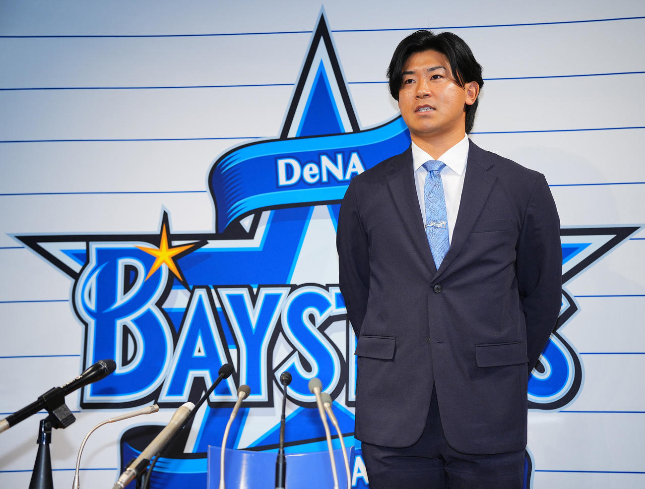会見で感謝の言葉を述べるDeNA今永（撮影・垰建太）