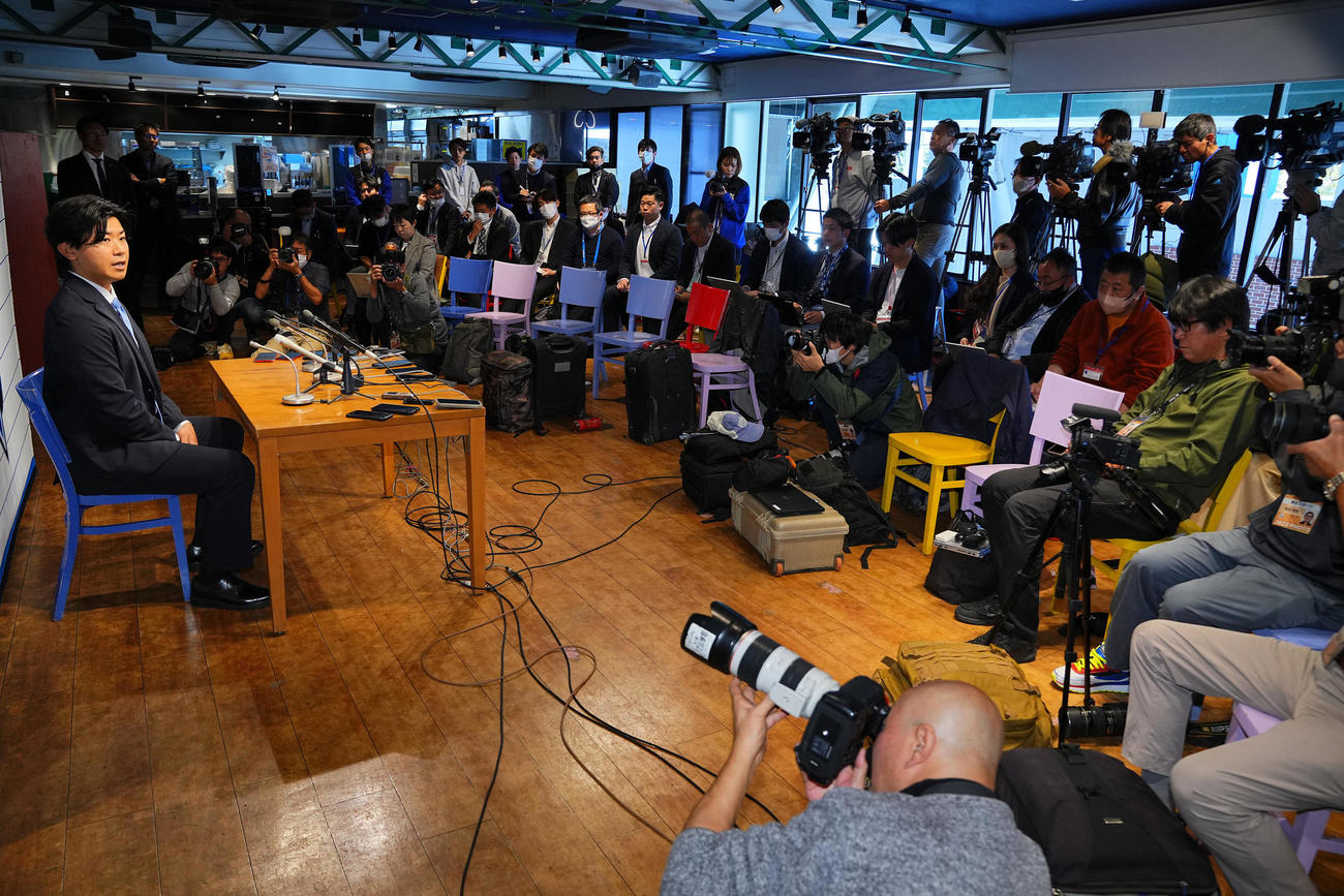 メジャー挑戦を表明し会見に臨むDeNA今永（撮影・垰建太）