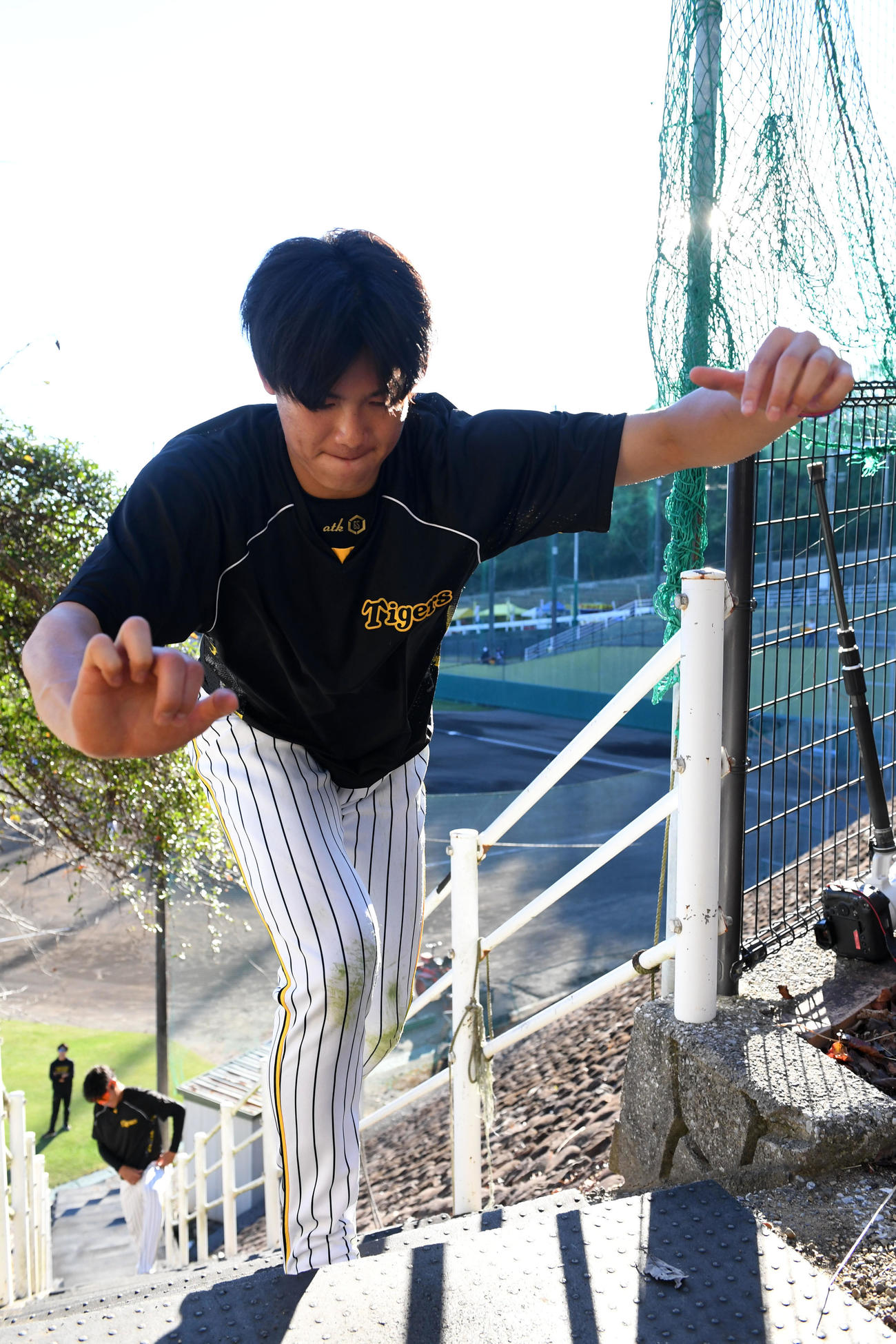 階段を使ったトレーニングを行う湯浅（撮影・前岡正明）