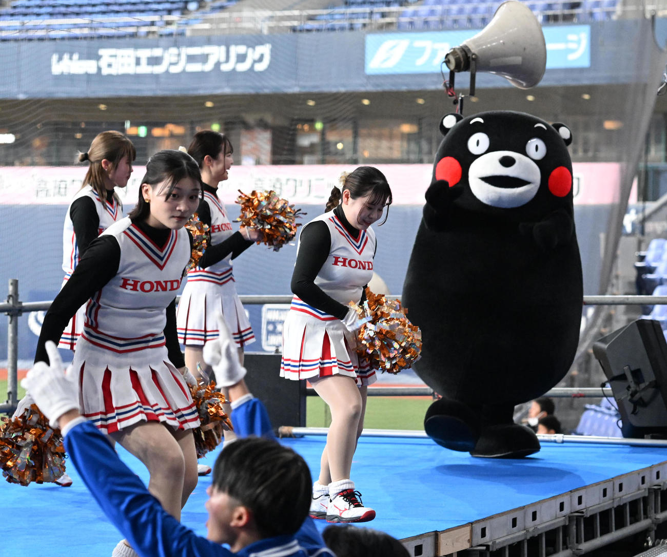 Honda熊本対トヨタ自動車　Honda熊本の応援に駆けつけたくまモン（撮影・和賀正仁）