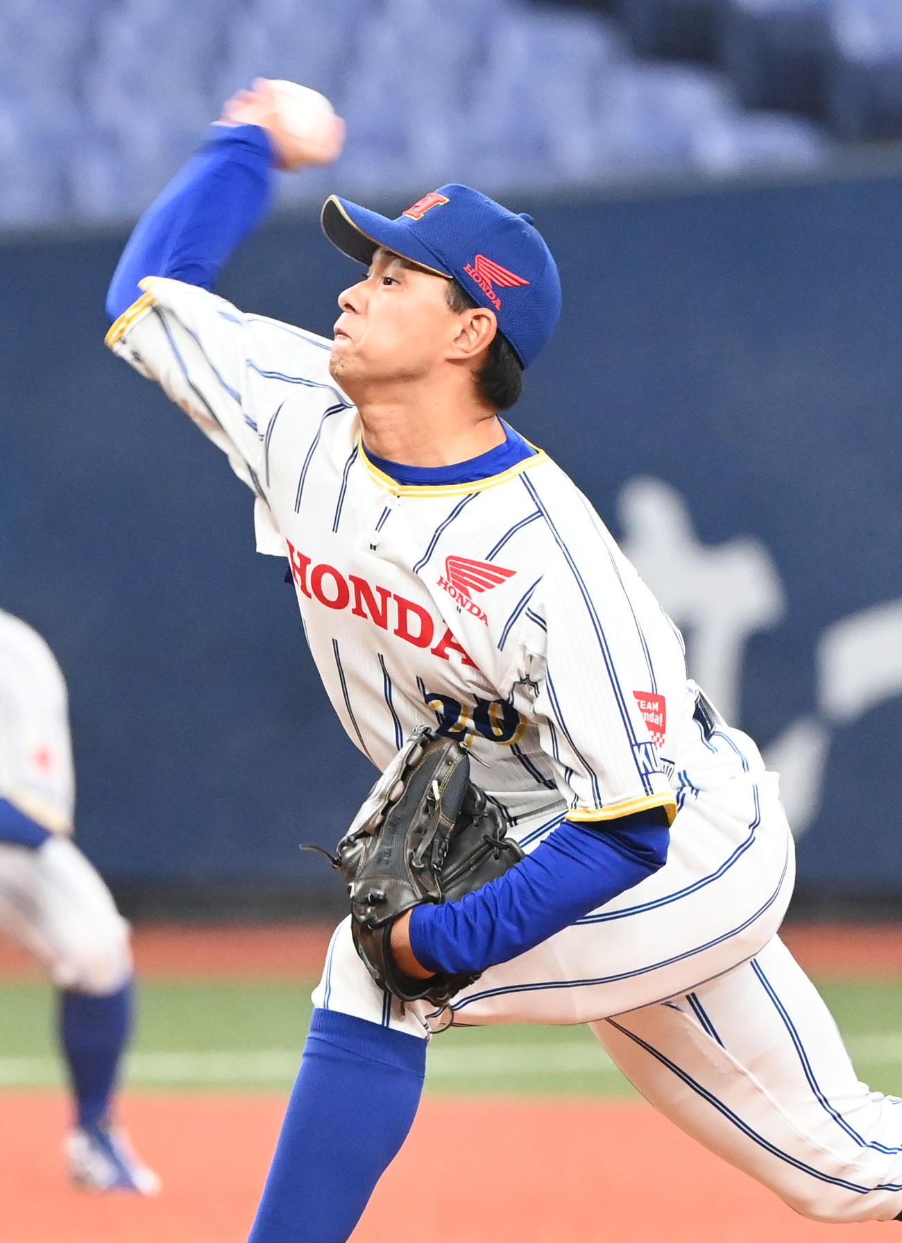 Honda熊本対トヨタ自動車　5回途中から登板するHonda熊本・高山（撮影・和賀正仁）