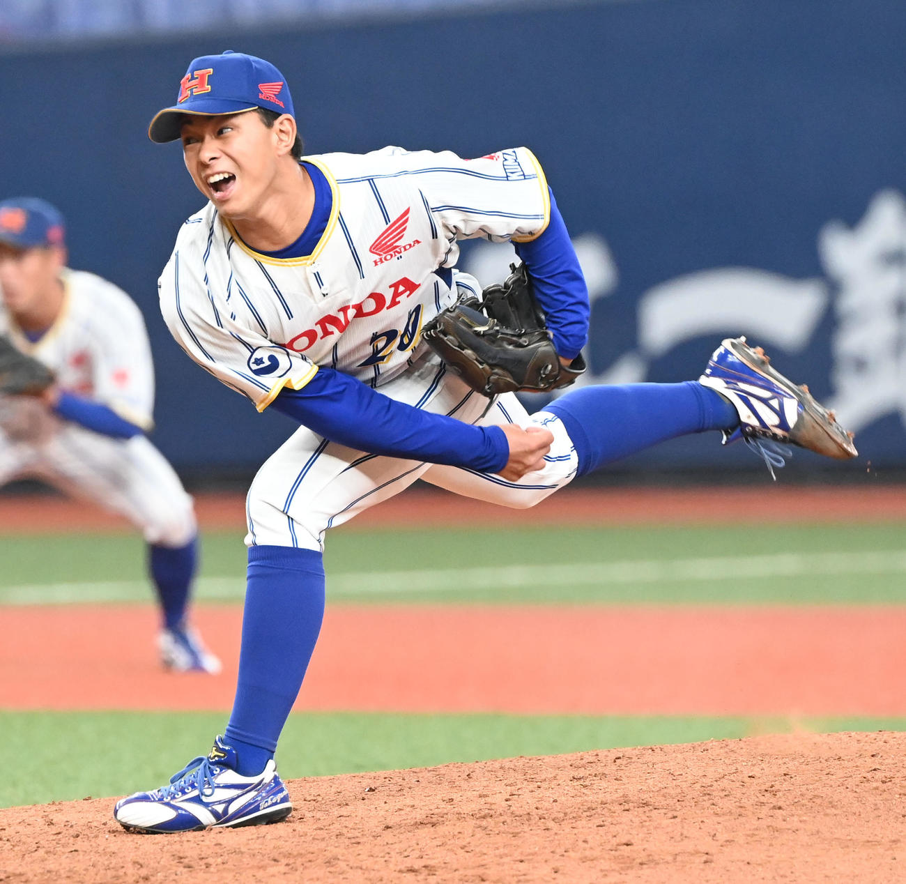Honda熊本対トヨタ自動車　5回途中から登板するHonda熊本・高山（撮影・和賀正仁）