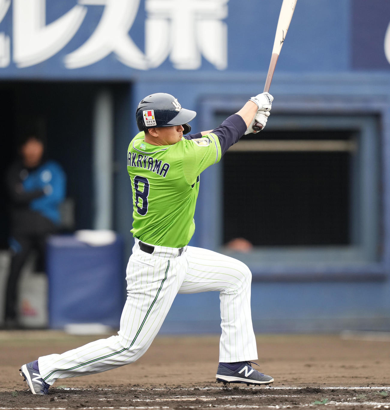 投手DeNA笠原から左越え2点本塁打を放つヤクルト中山（撮影・鈴木みどり）