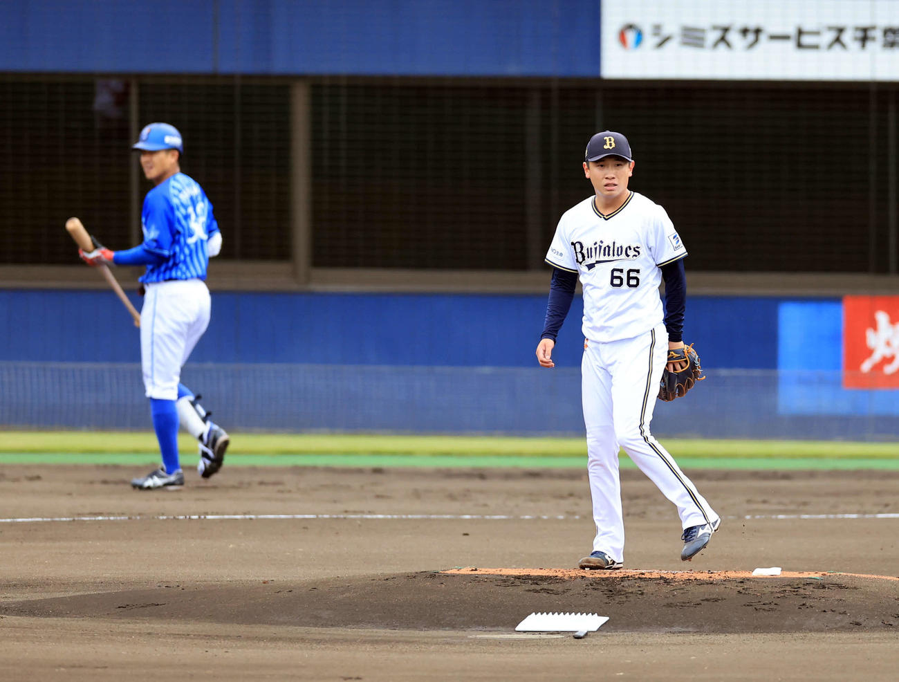 シート打撃で田中俊を三振に仕留めた吉田凌（撮影・浅見桂子）