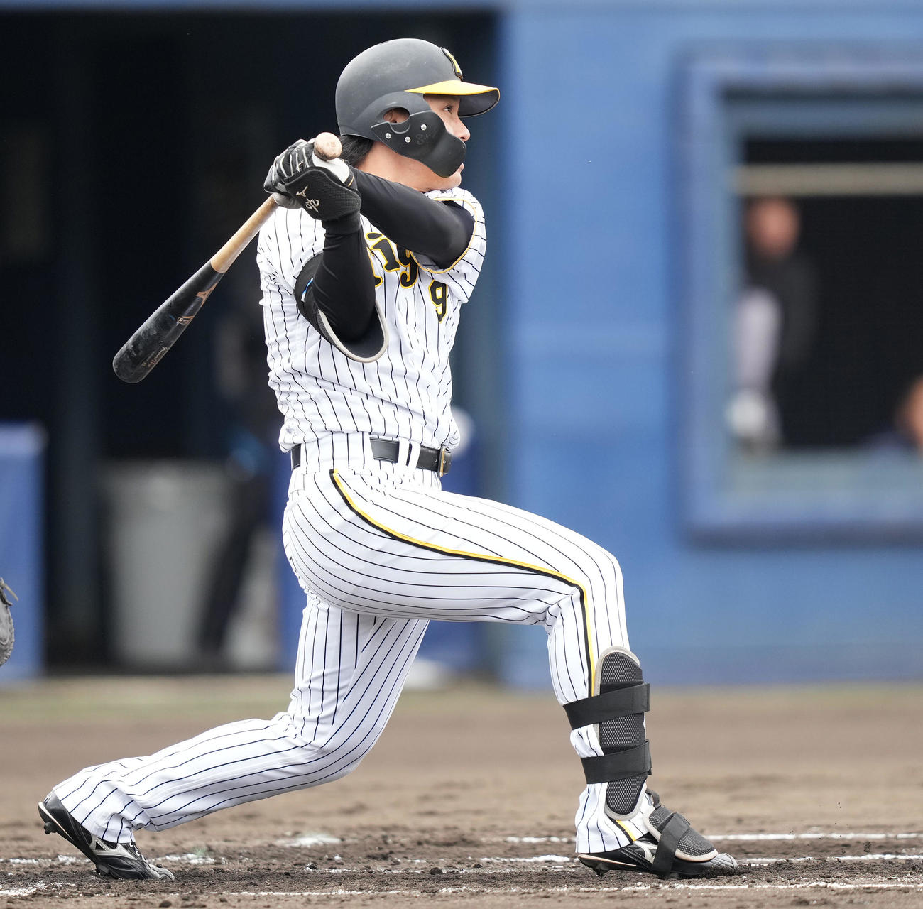 投手ソフトバンク岡本の時、右二塁打を放つ阪神高山（撮影・鈴木みどり）