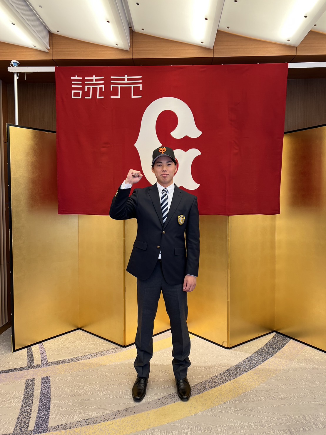 仮契約を結んだ巨人育成ドラフト1位の東京国際大・三浦（球団提供）