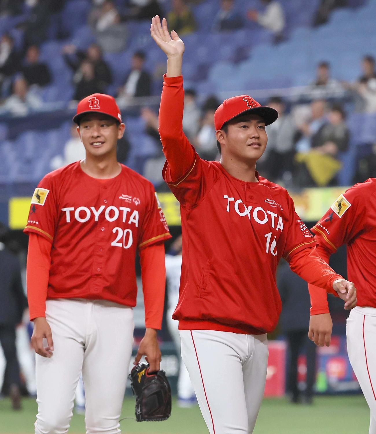トヨタ自動車・嘉陽宗一郎（左）（2023年11月撮影）