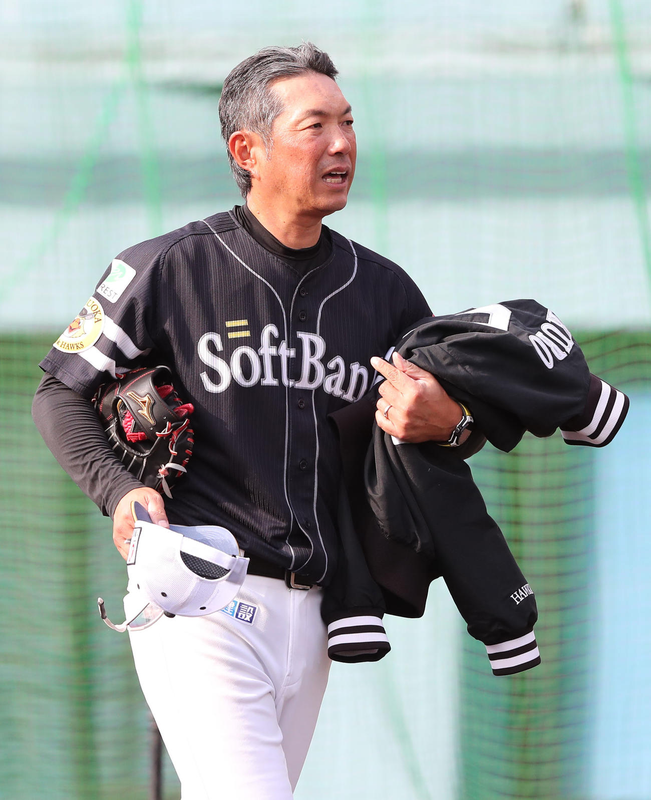 打撃投手を務めた小久保監督は引き上げる（撮影・梅根麻紀）