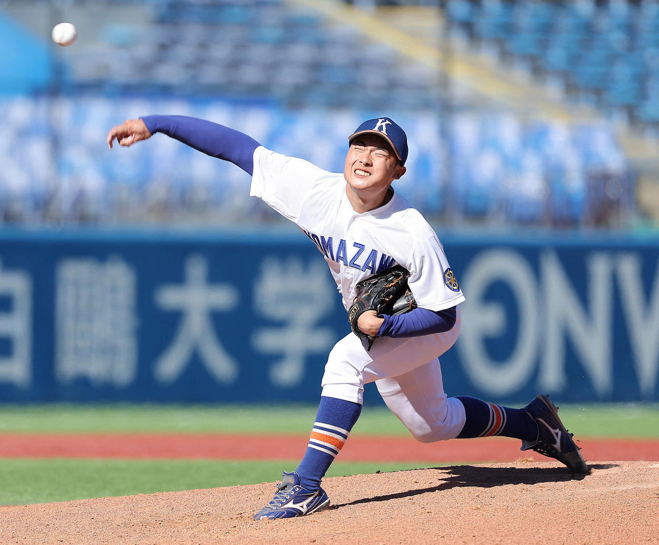 東洋大対駒大　6回表、2番手で登板する駒大・山川（撮影・河田真司）