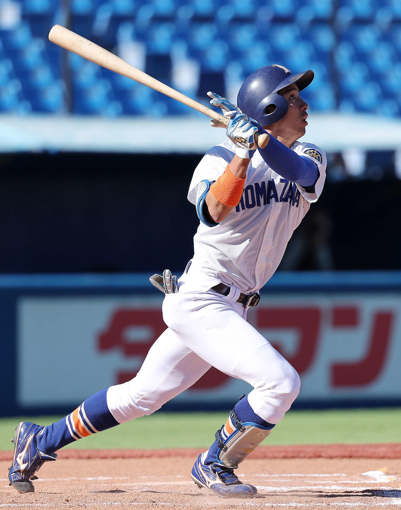 東洋大対駒大　6回裏駒大2死一、三塁、右越え3点本塁打を放つ大森（撮影・河田真司）