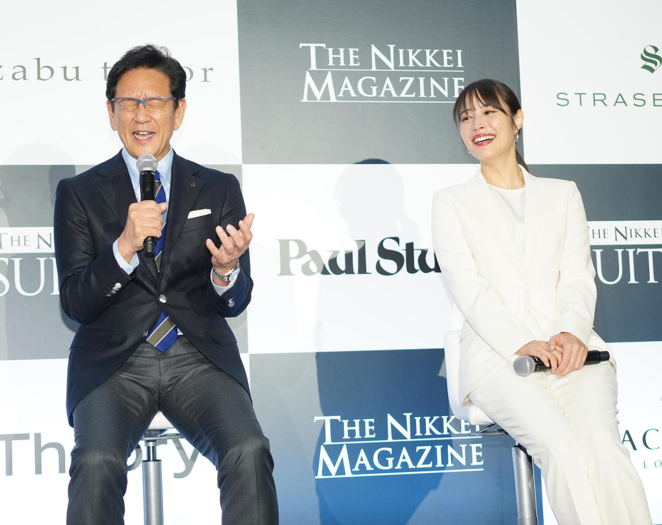 「スーツ・オブ・ザ・イヤー2023」授賞式でのトークショーに臨む侍ジャパン前監督の栗山氏（左）。右は広瀬アリス（撮影・江口和貴）