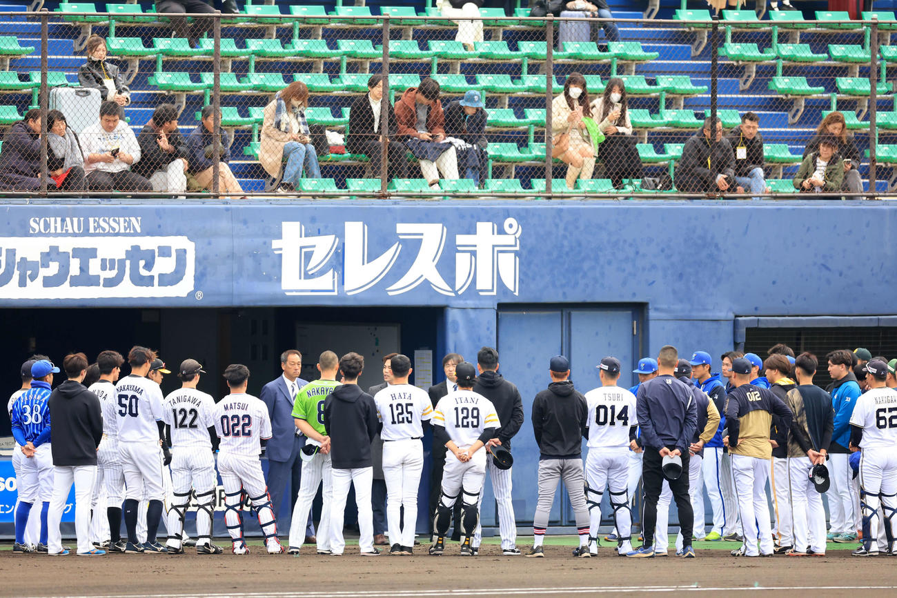 12球団トライアウトで集合する選手たち（撮影・浅見桂子）