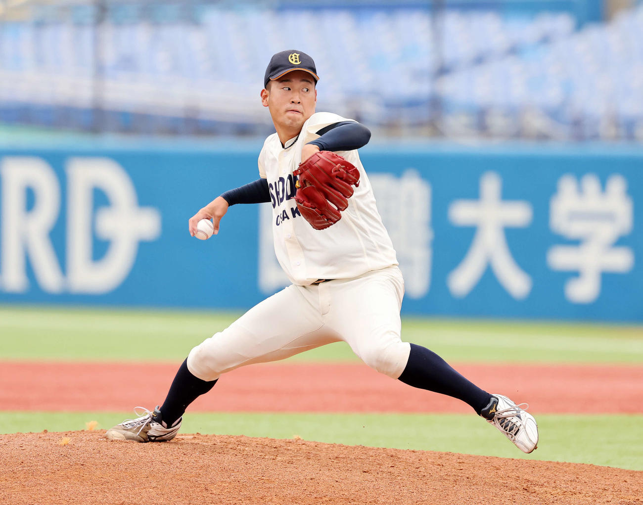 大商大対日本文理大　力投する大商大先発の上田（撮影・鈴木正人）