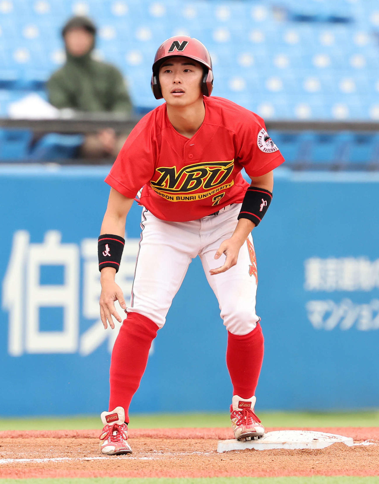 大商大対日本文理大　3回裏日本文理大2死二、三塁、中溝は左越え適時三塁打を放つ（撮影・鈴木正人）