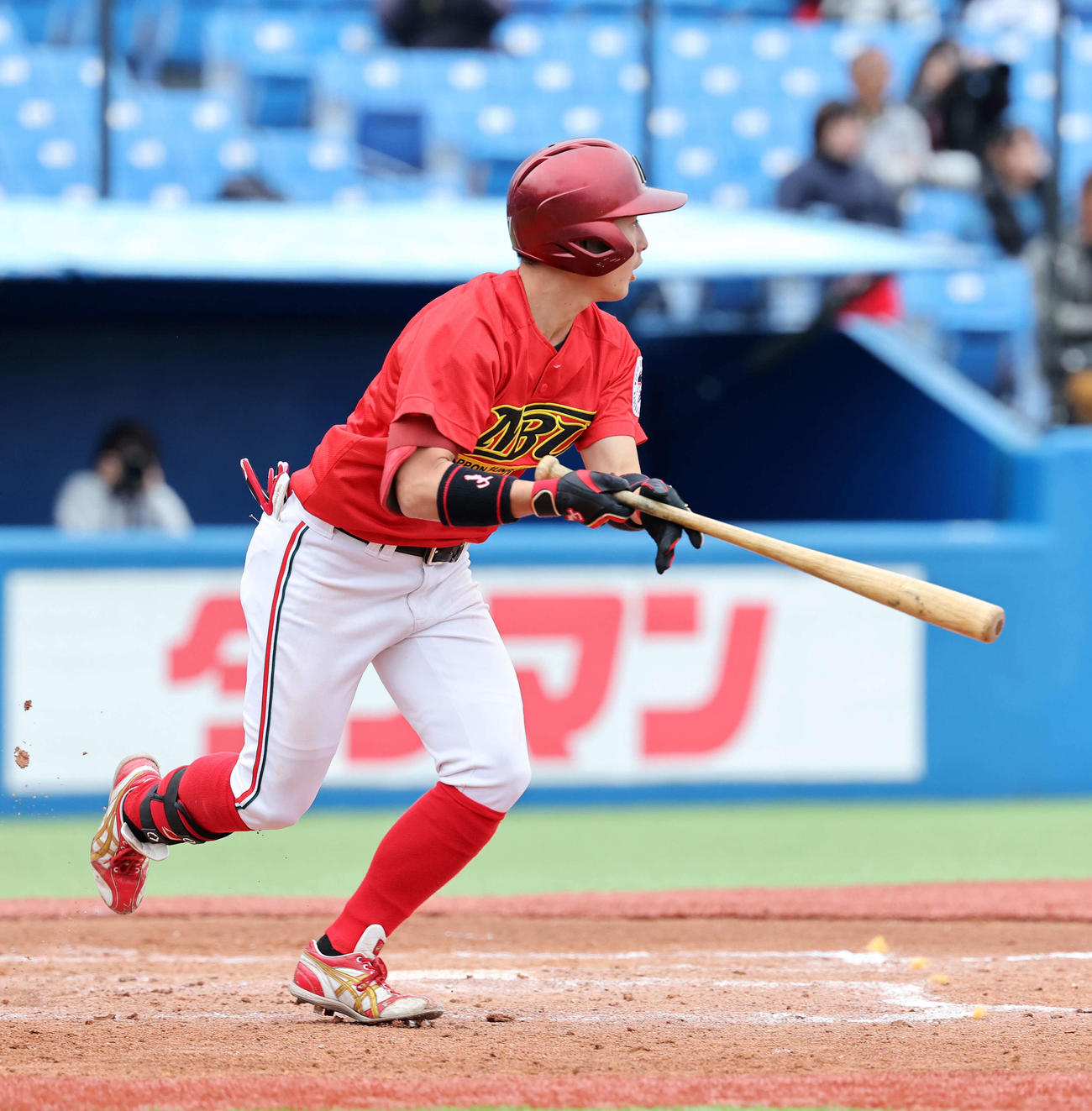 大商大対日本文理大　3回裏日本文理大2死二、三塁、中溝は左越え適時三塁打を放つ（撮影・鈴木正人）