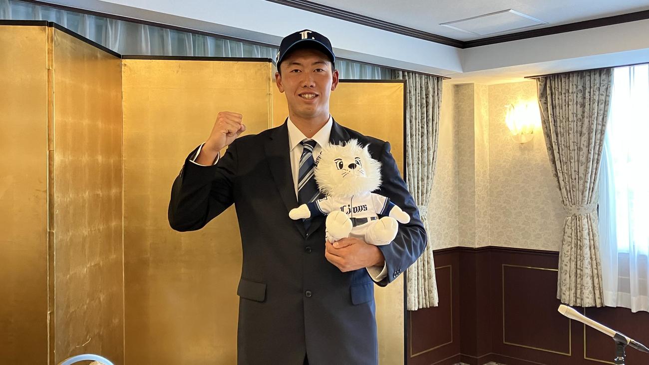 西武と仮契約したドラフト6位の皇学館大・村田（写真は球団提供）