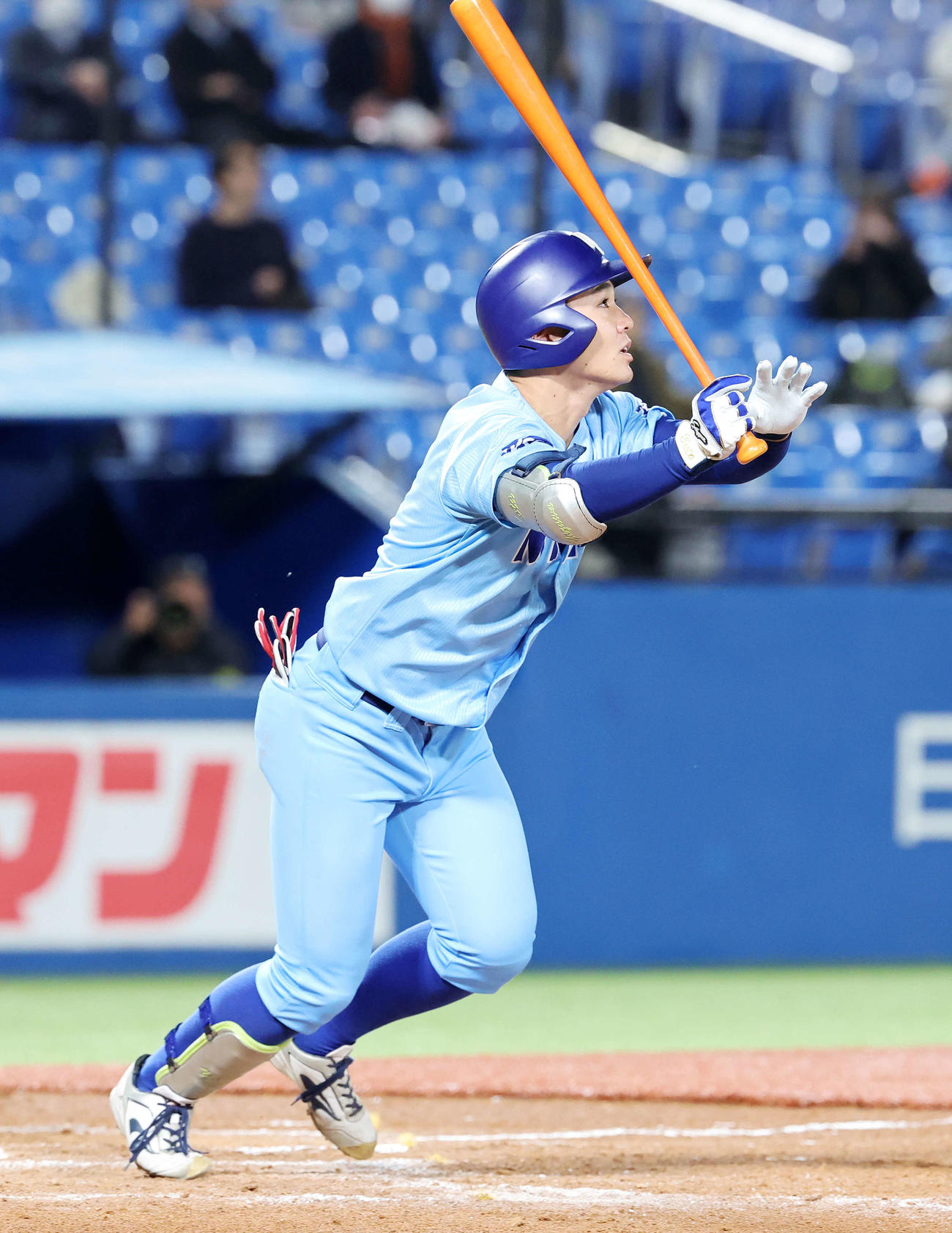 日体大対中部学院大　2回表日体大1死二塁、中島仁は右越え2点本塁打を放つ（撮影・鈴木正人）