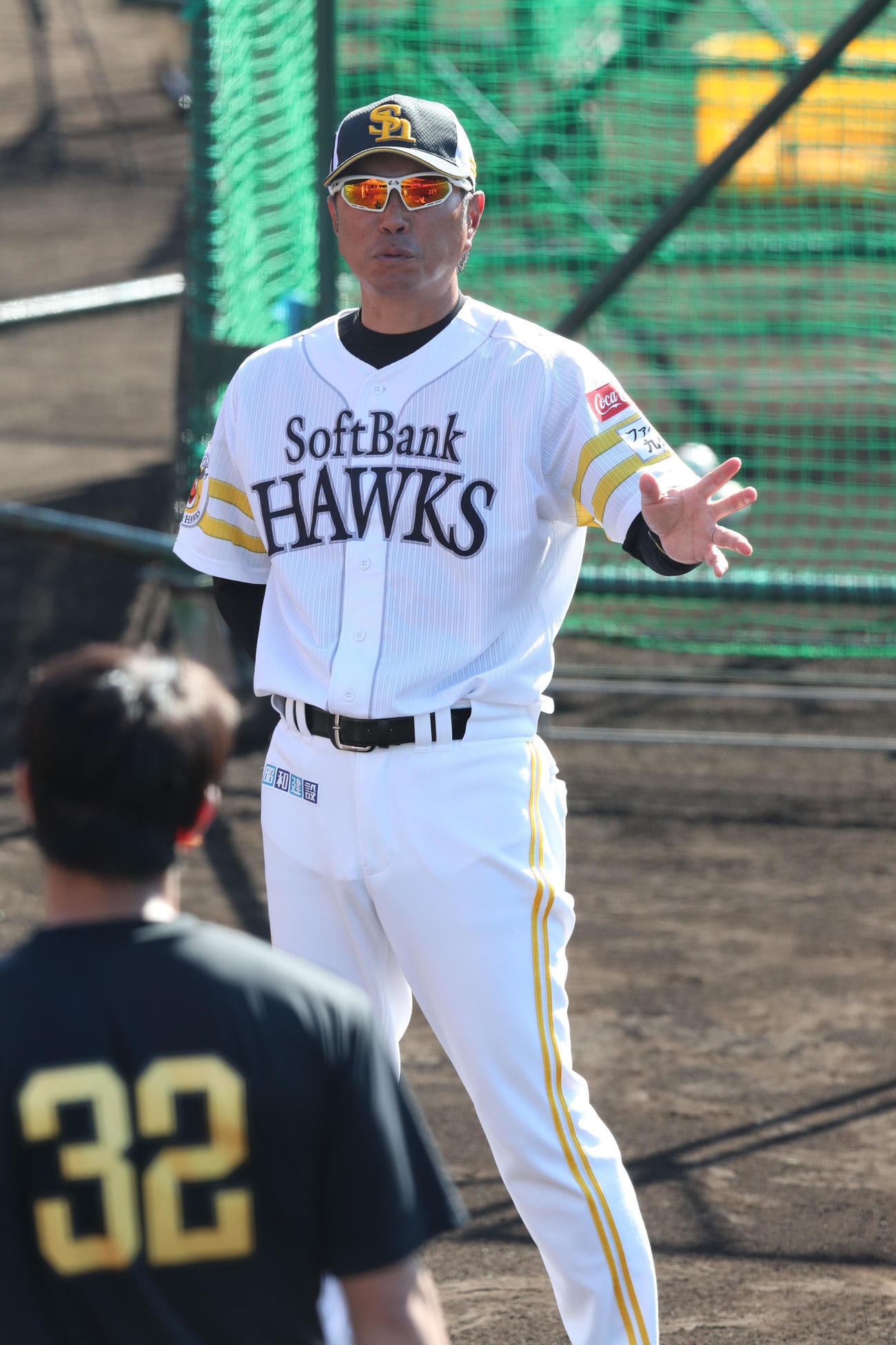 柳町を指導する小久保監督（撮影・梅根麻紀）