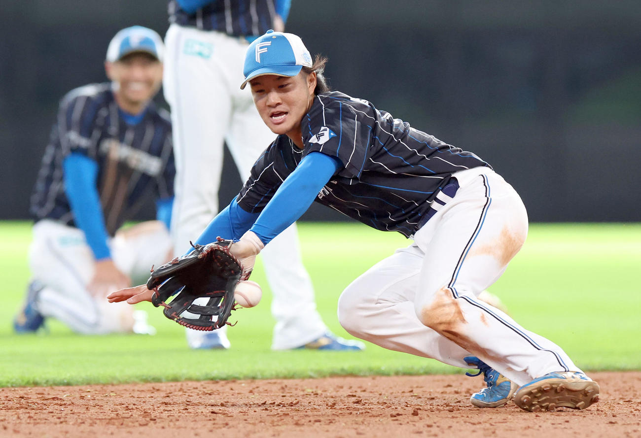 日本ハム奈良間大己（2023年11月5日撮影）