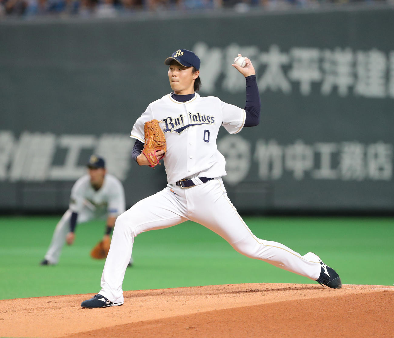 18年6月、日本ハム戦で力投するオリックス山崎福
